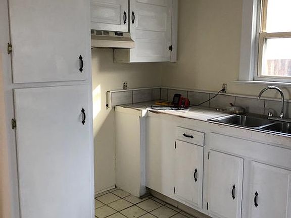 5th image of 605 Franklin Ave