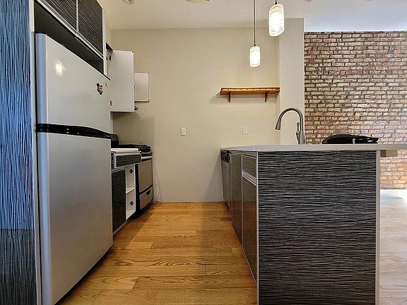 2nd image of 772 Jefferson Ave #1B
