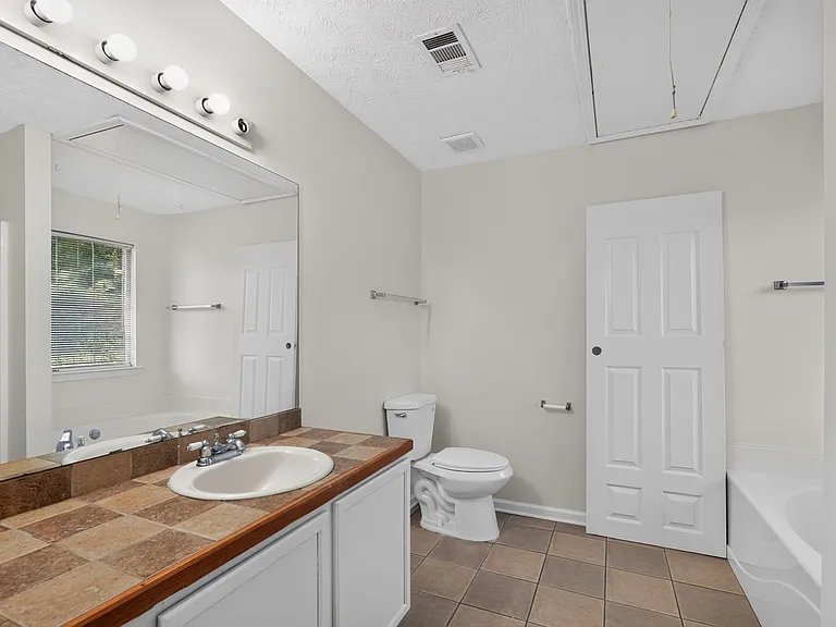327 Autumn Lake Dr — Photo 12