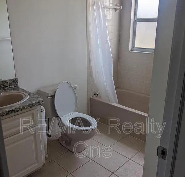 271 N Lombardy Point — Photo 17