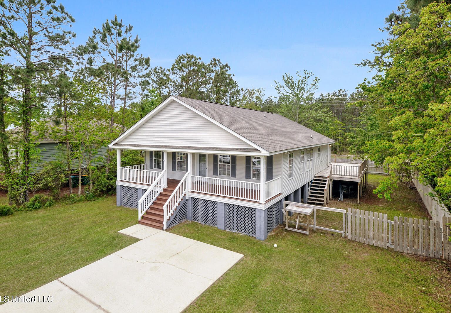 807 Red Fox Rd, Pass Christian, MS 39571 | Zillow