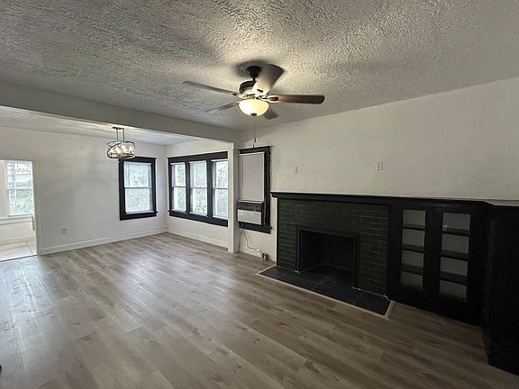 Livingroom/Dining room