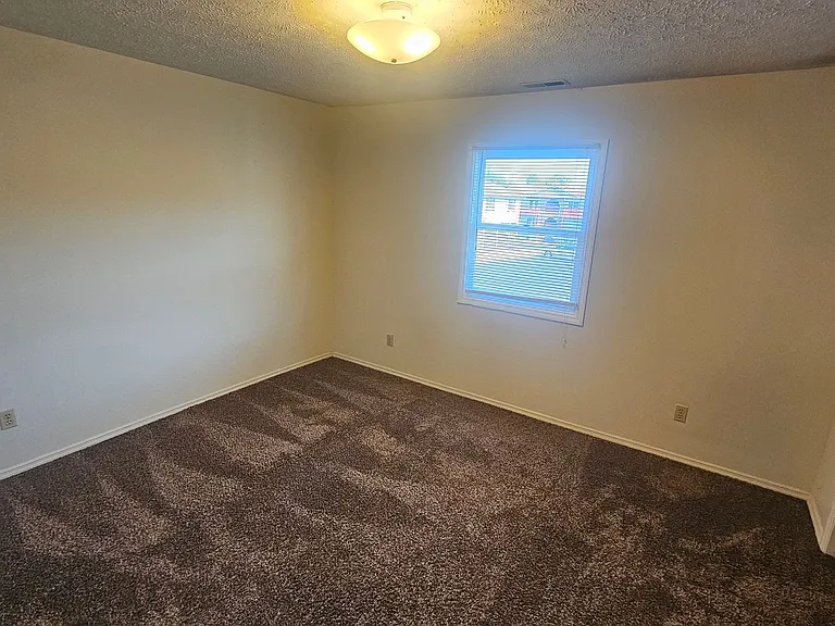 1718 N Lincoln St — Photo 5