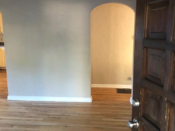 Entry / hall to bedrooms and bath straight ahead.