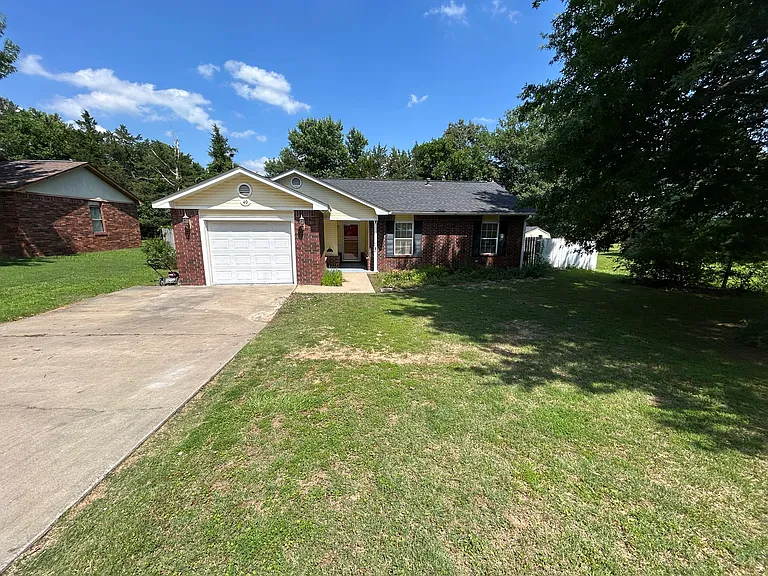 40 Grand Maple Dr — Photo 1