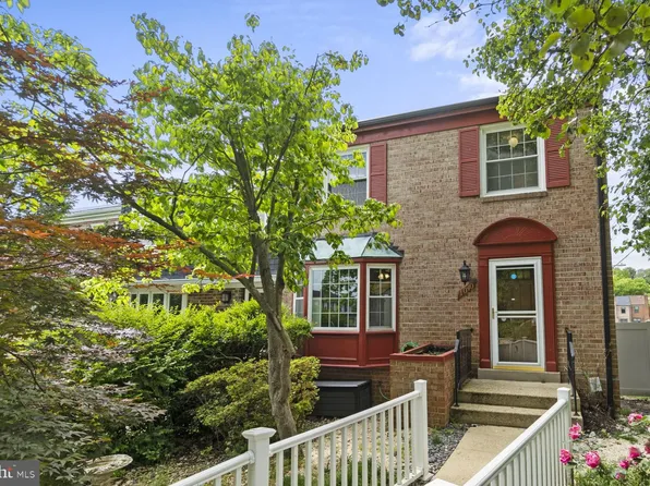 1040 N Pelham St, Alexandria, VA 22304