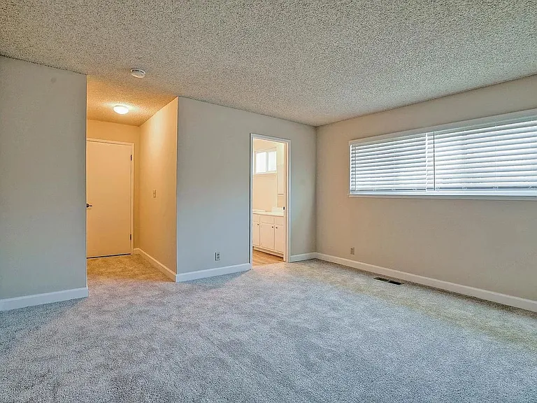 512 Alberta Ave — Photo 5