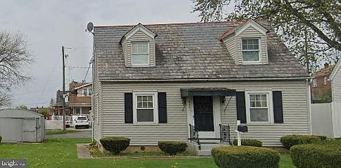 1st image of 822 N Irving St #826