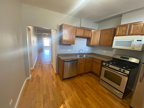 3rd image of 115 S Paulina St #3