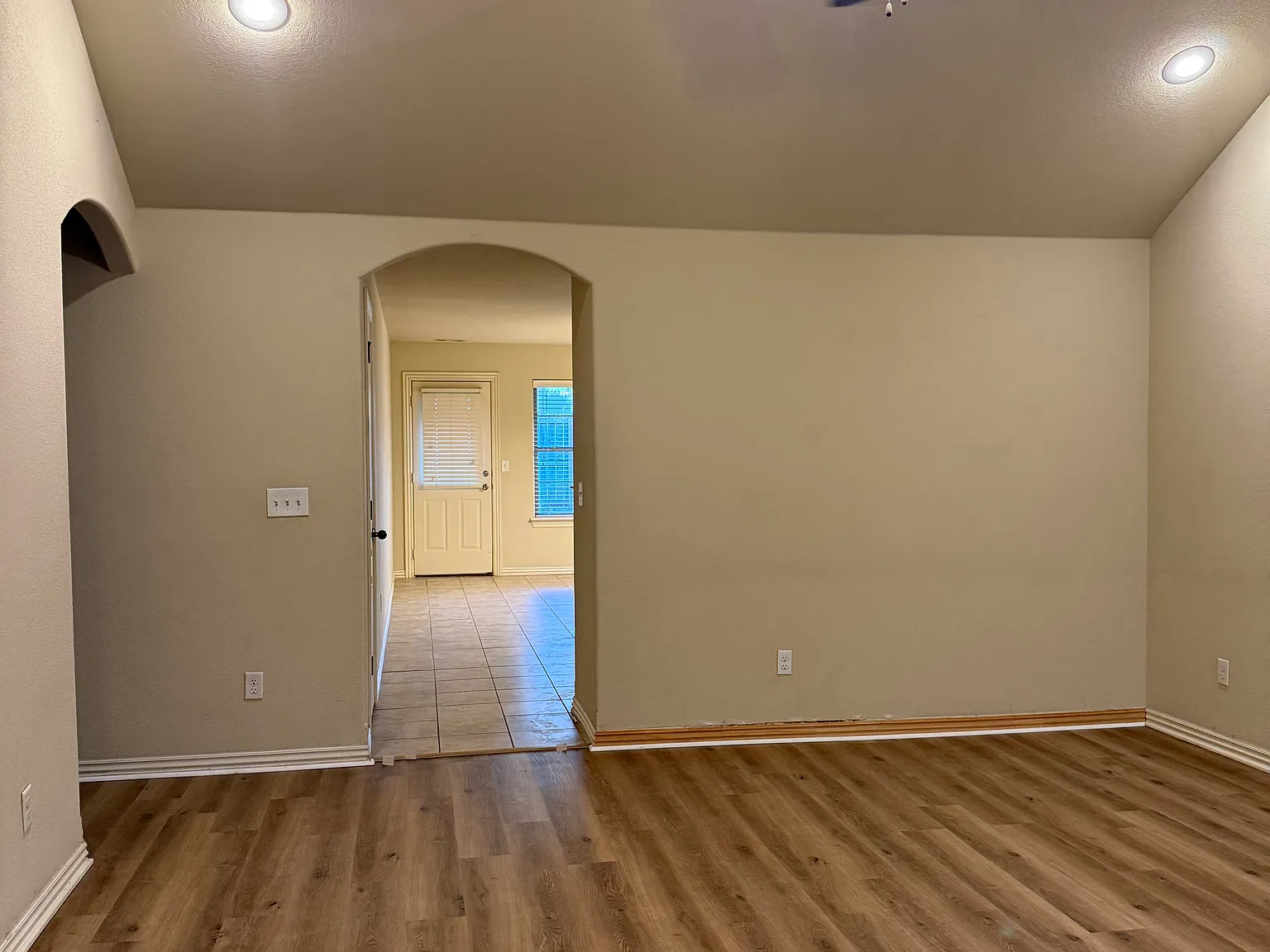 3 bed, 1500 sqft, $1,450 — Photo 2