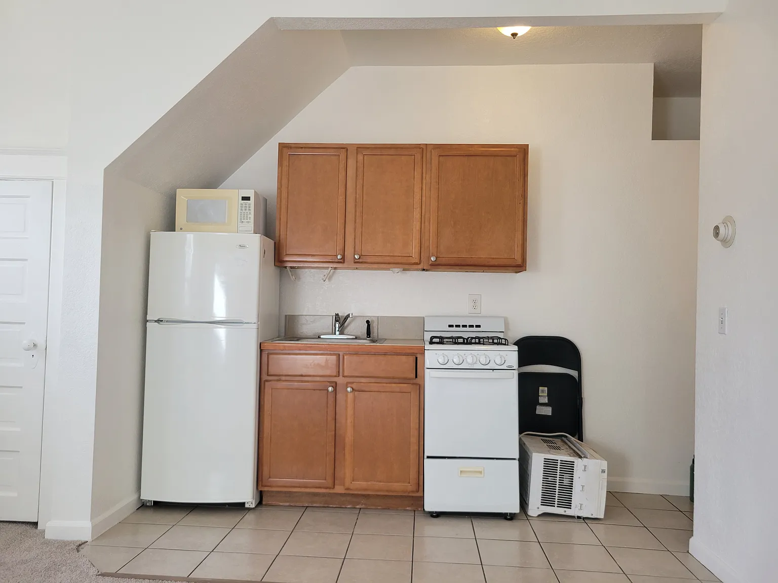Studio, 290 sqft, $976 — Photo 4