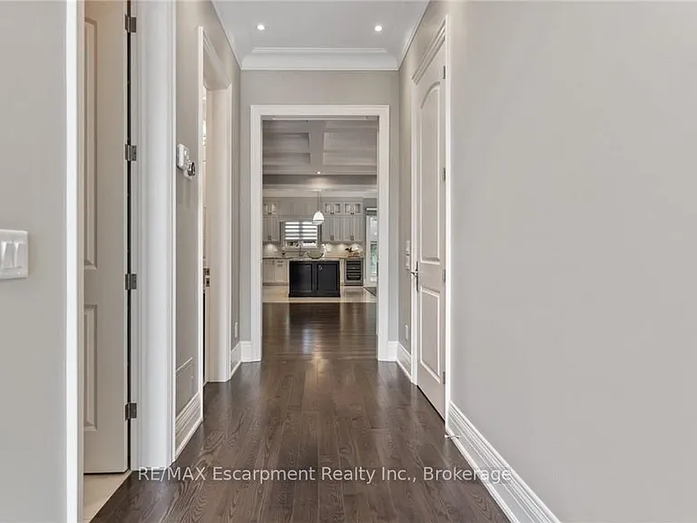 81 Brock St — Photo 13