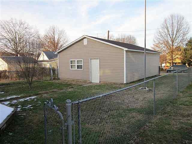2nd image of 2775 Elmwood Ave