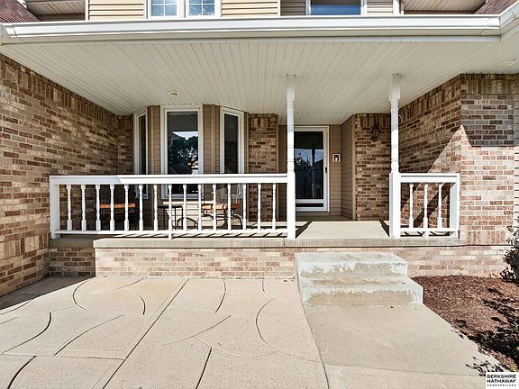 5th image of 310 Fox Creek Ln