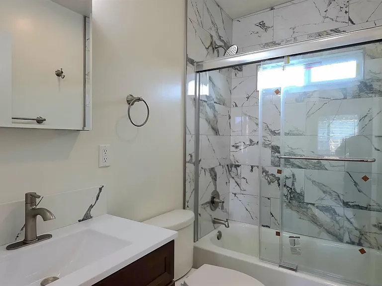 8836 Valencia St — Photo 22