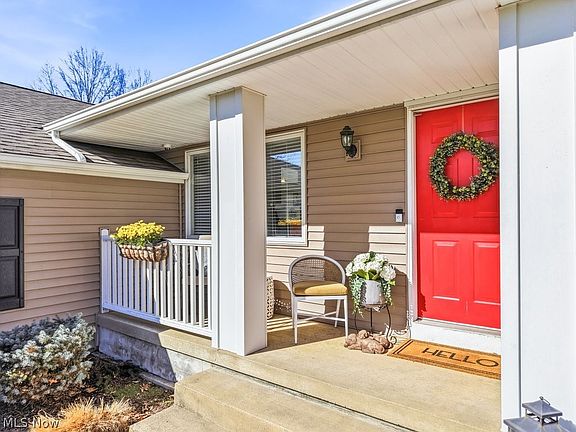 3rd image of 569 Atterbury Blvd