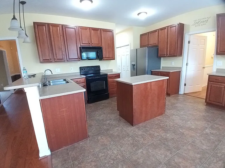 565 Batty Way — Photo 13