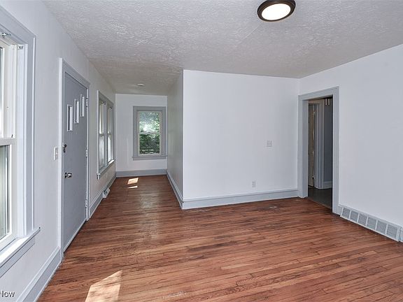 5th image of 5589 Wellesley Ave