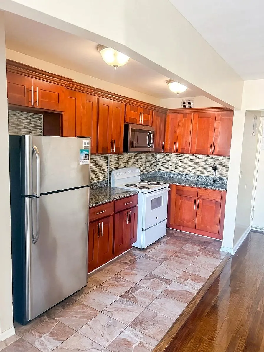Building Photo - 80-25 Parsons Blvd #132