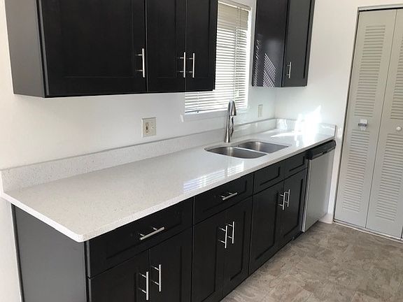 3rd image of 965 30th St APT D