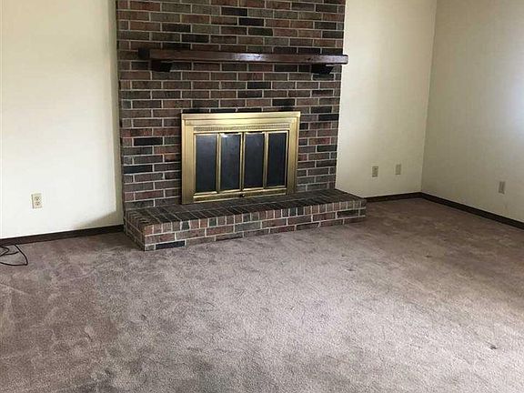 5th image of 11 Foxmoor Cir