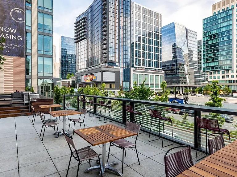 Watermark Seaport — Photo 26