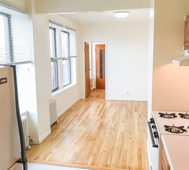 1st image of 3128 42nd St APT 3