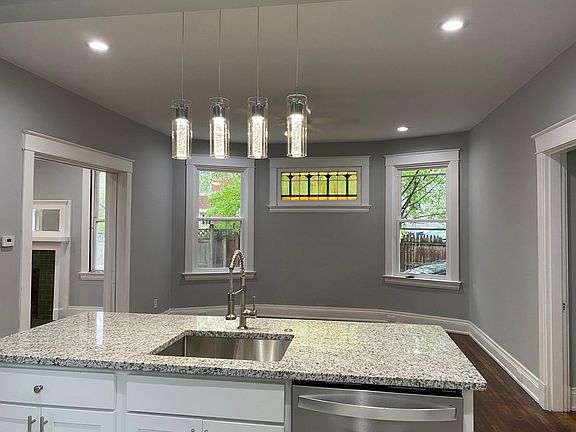 5th image of 2225 Jefferson Ave #1