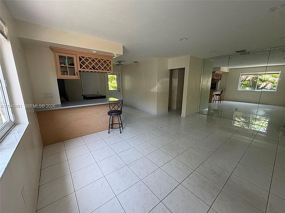 5th image of 2862 SW 38th Ave