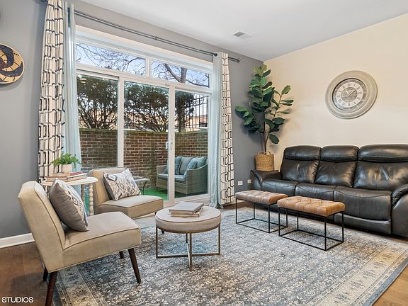 3rd image of 2031 W Balmoral Ave #G