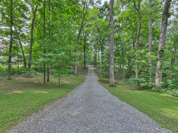 1147 Dimple Rd, Chapmansboro, TN 37035