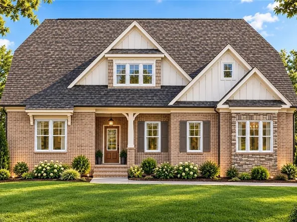 8205 Pyramid Dr, Summerfield, NC 27358