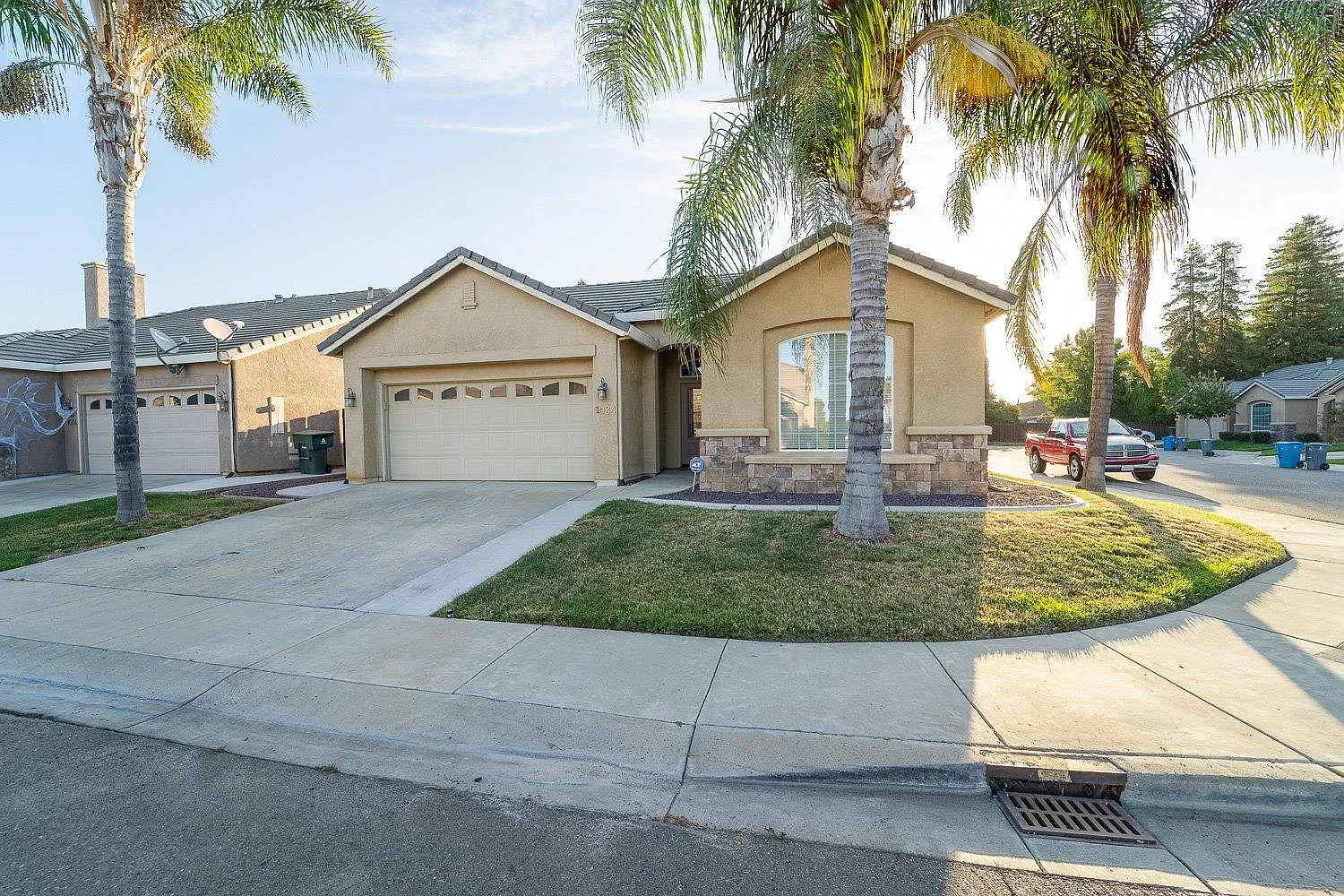 1084 Earnhardt Dr photo 1