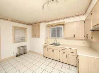 9225 Vanderveer St, Queens Village, NY 11428