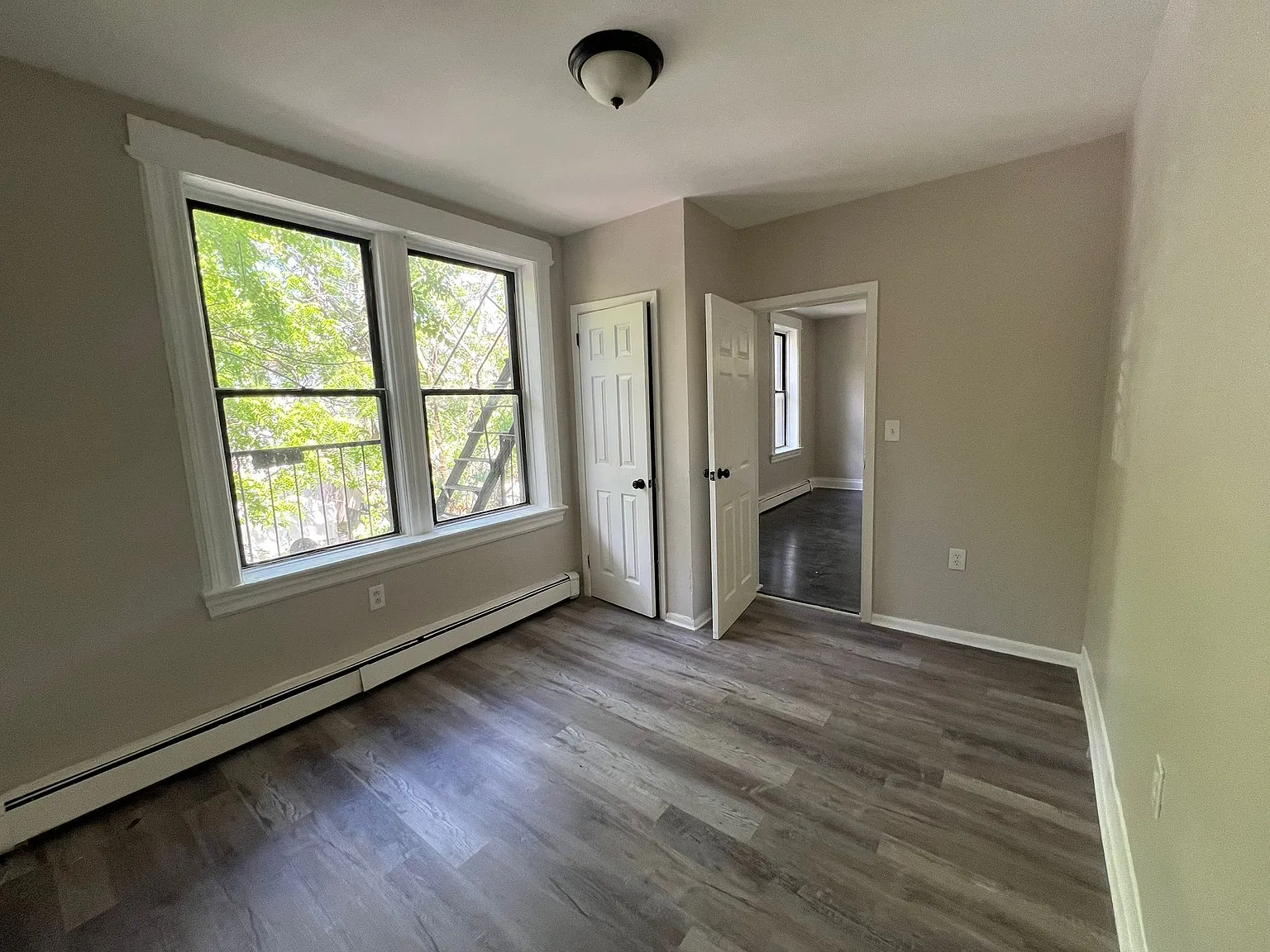 110 Warner Ave — Photo 2