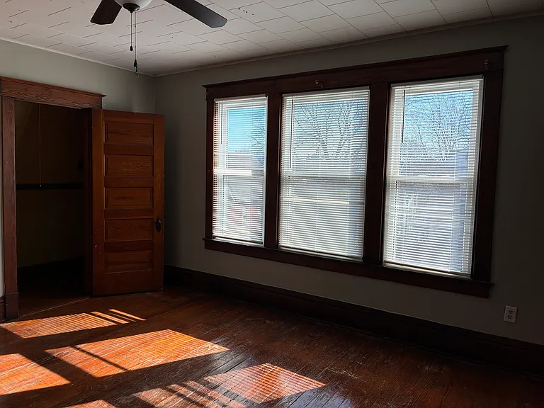 215 N 9th St — Photo 11