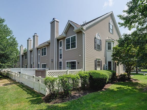 3rd image of 88 Ironwood Ct