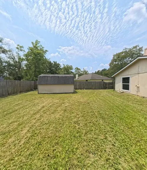 1294 Bee St N — Photo 2