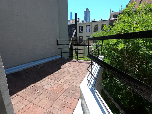 Rented by Joe Gotham LTD | media 13