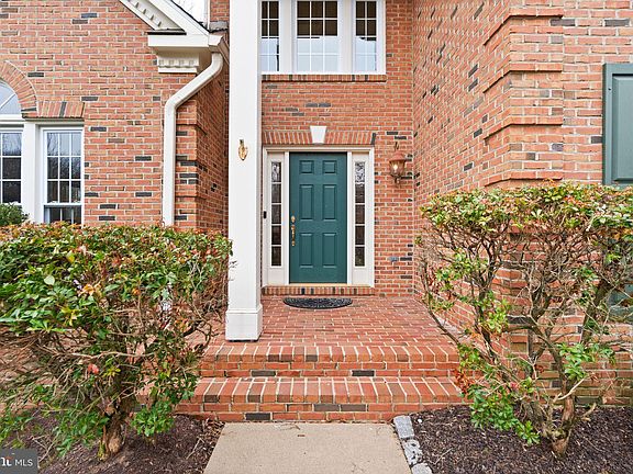 3rd image of 7927 Bressingham Dr