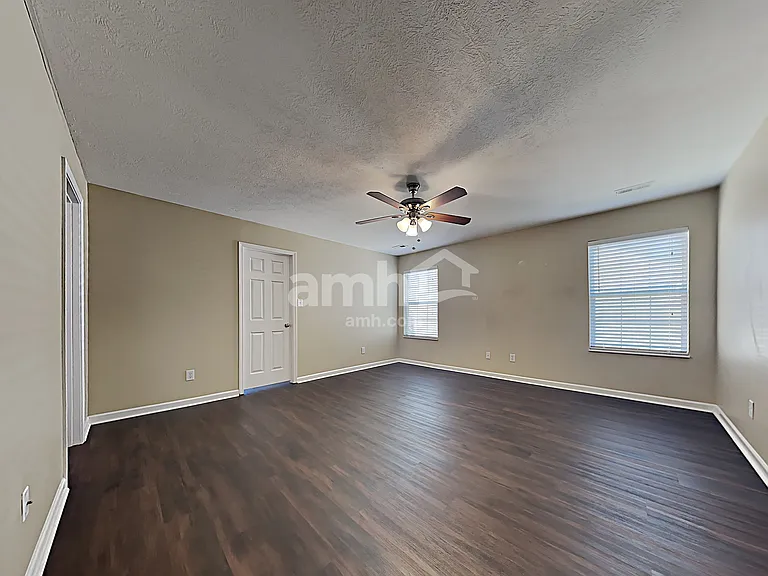 4449 Oakbank Ln — Photo 10
