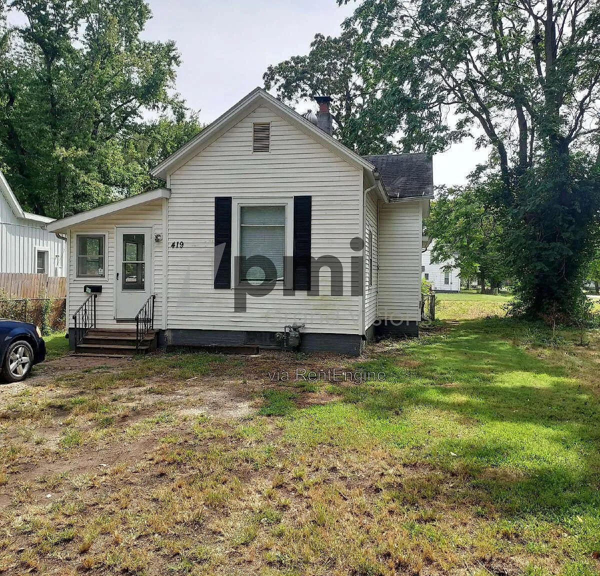 3 bed, 1.0 bath, 1116 sqft, $1,270 — Photo 1