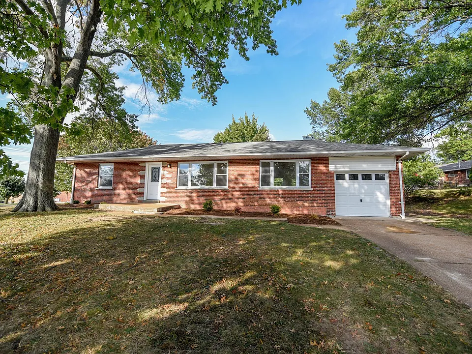 8483 Hampstead Dr
