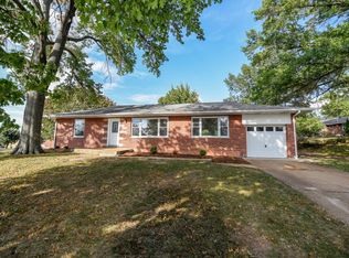 8483 Hampstead Dr, Saint Louis, MO 63123