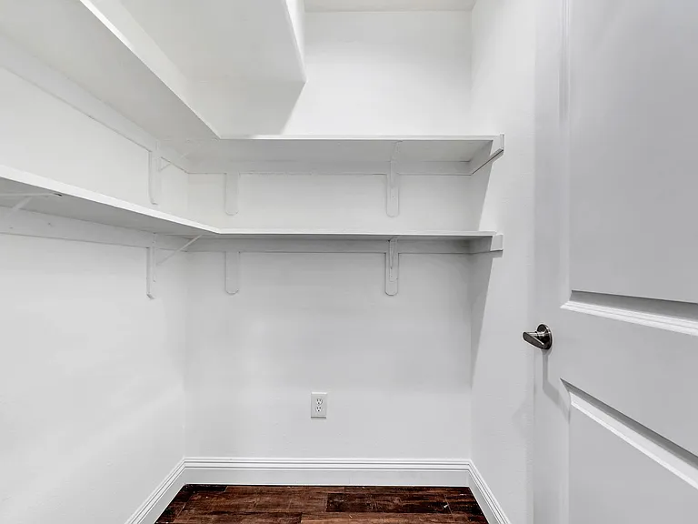 2880 W 14th St — Photo 6