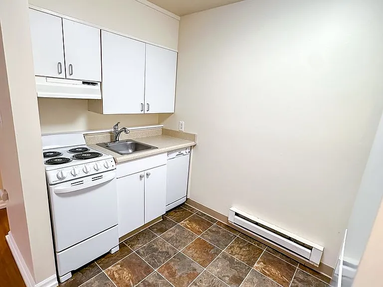 Belmont Roy Apartments — Photo 7