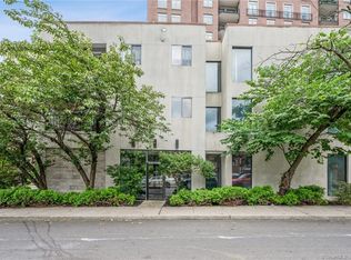 257 Greyrock Pl APT 1C, Stamford, CT 06901
