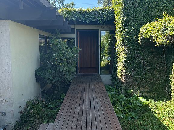 3rd image of 301 Greenwood Dr