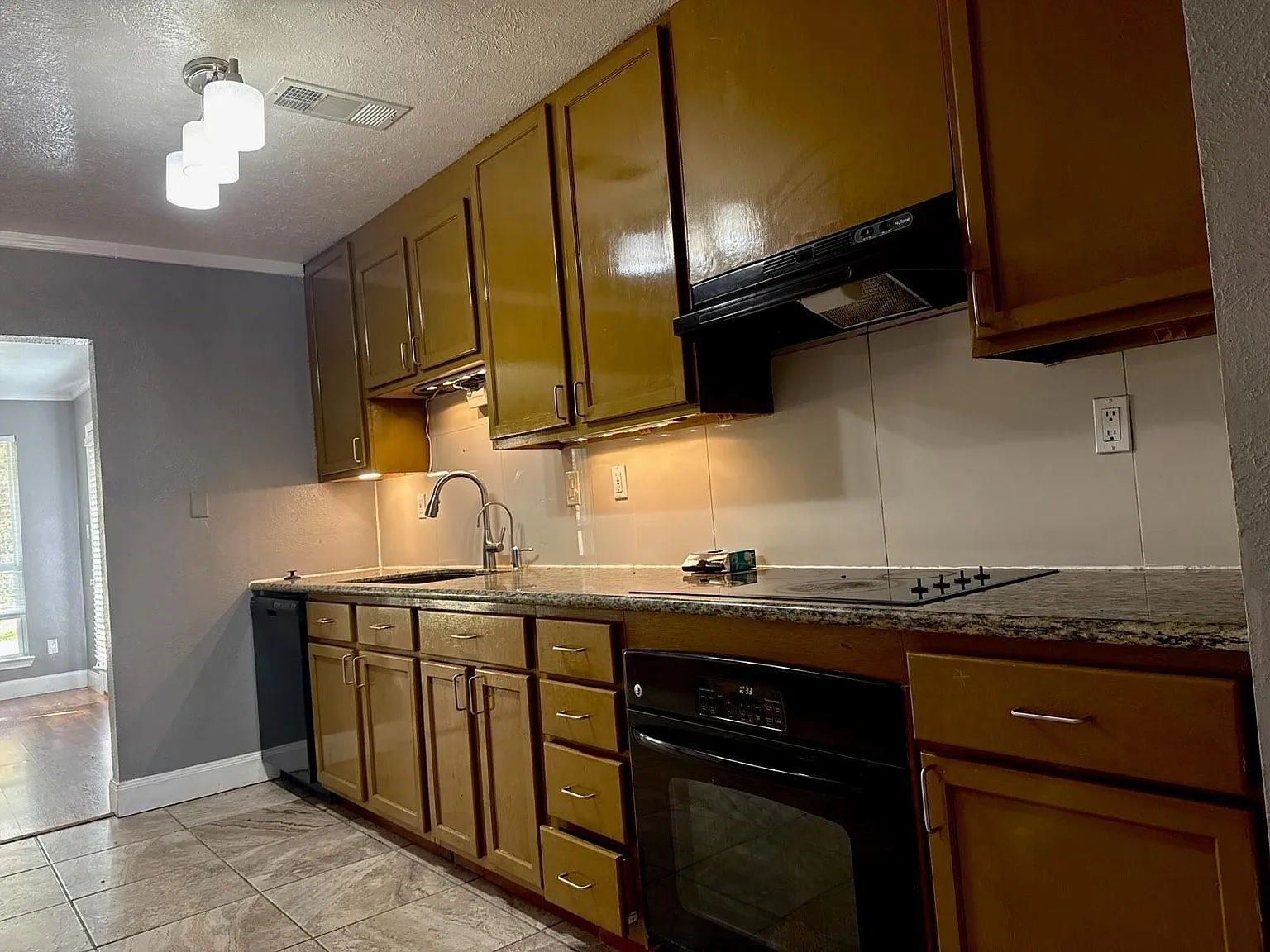 3 bed, 2.0 bath, 1637 sqft, $1,675 — Photo 4