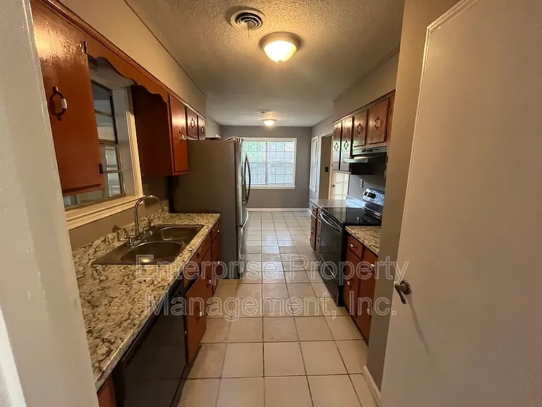 6124 Chinaberry Dr — Photo 10